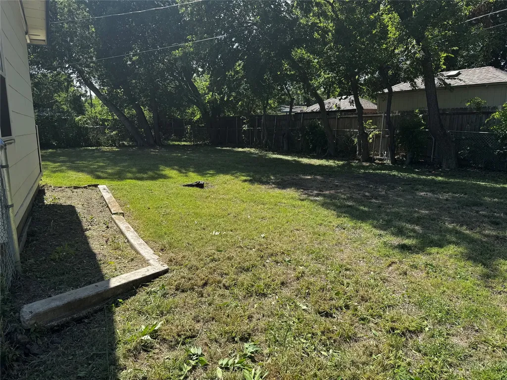 2009 Cloverdale Street Arlington TX 76010