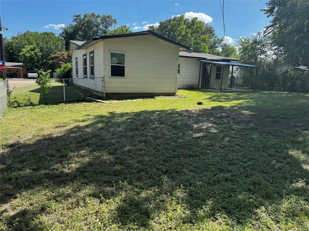 2009 Cloverdale Street Arlington TX 76010
