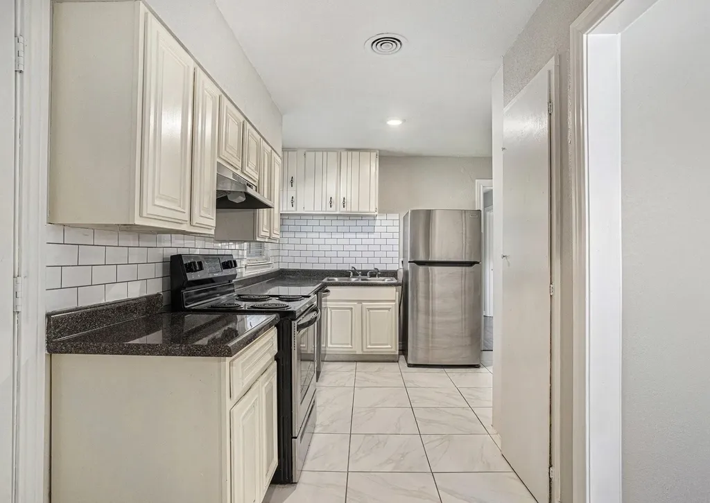 2009 Cloverdale Street Arlington TX 76010