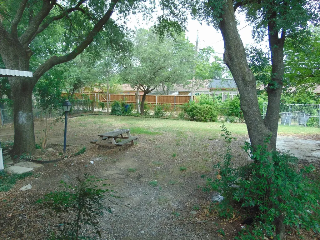 1911 Cassia Drive Dallas TX 75232
