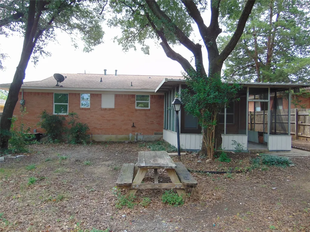 1911 Cassia Drive Dallas TX 75232