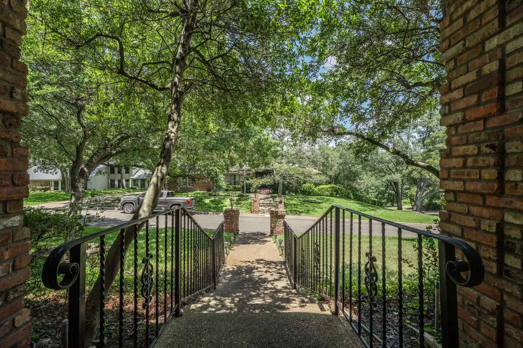 10000 Stony Point Drive Woodway TX 76712