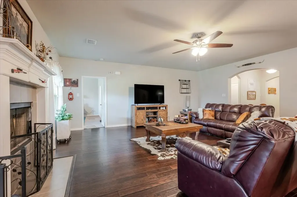 2222 Louis Trail Weatherford TX 76087