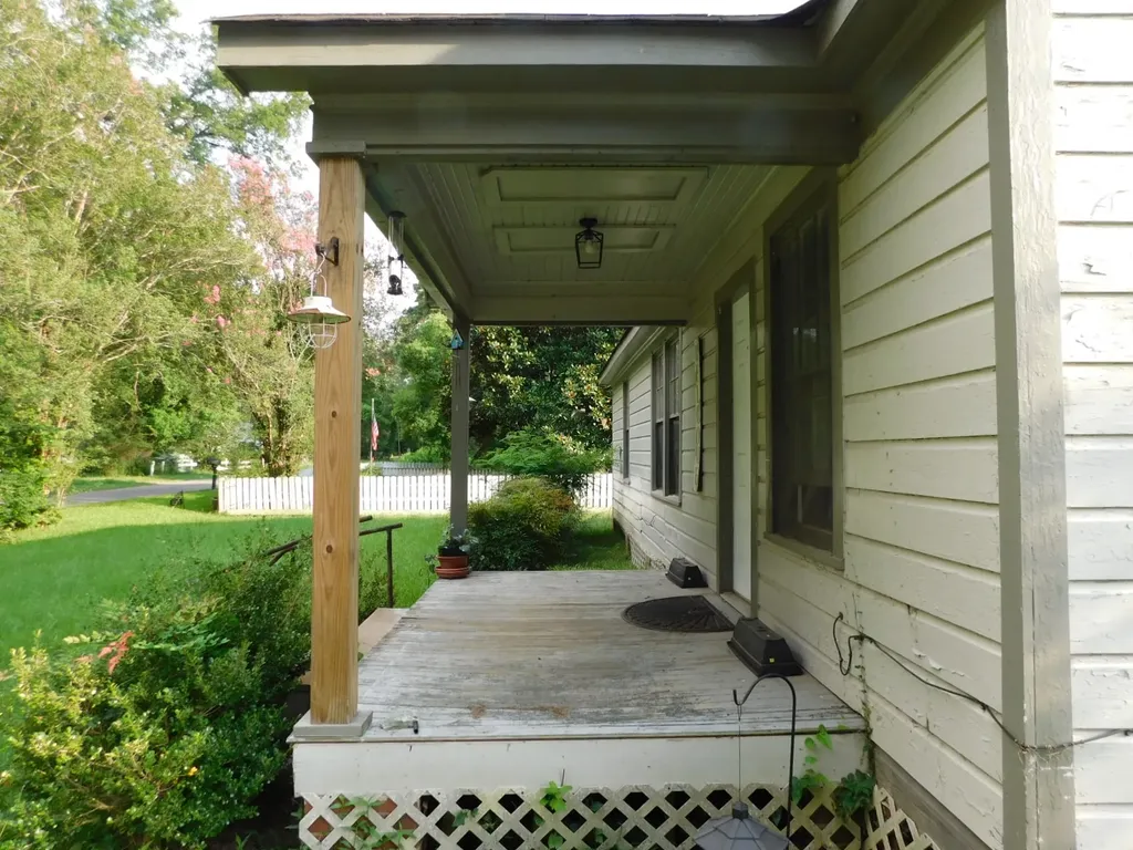 213 3rd Street Pinehill Street Springhill LA 71075