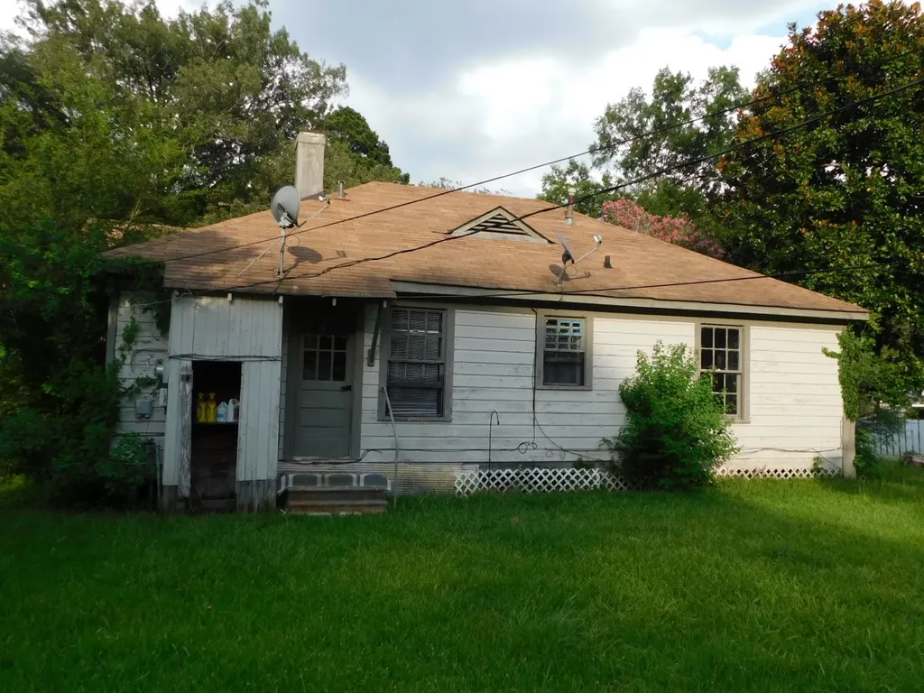 213 3rd Street Pinehill Street Springhill LA 71075