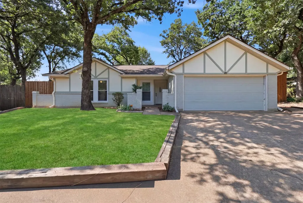 2400 York Minster Court Arlington TX 76006