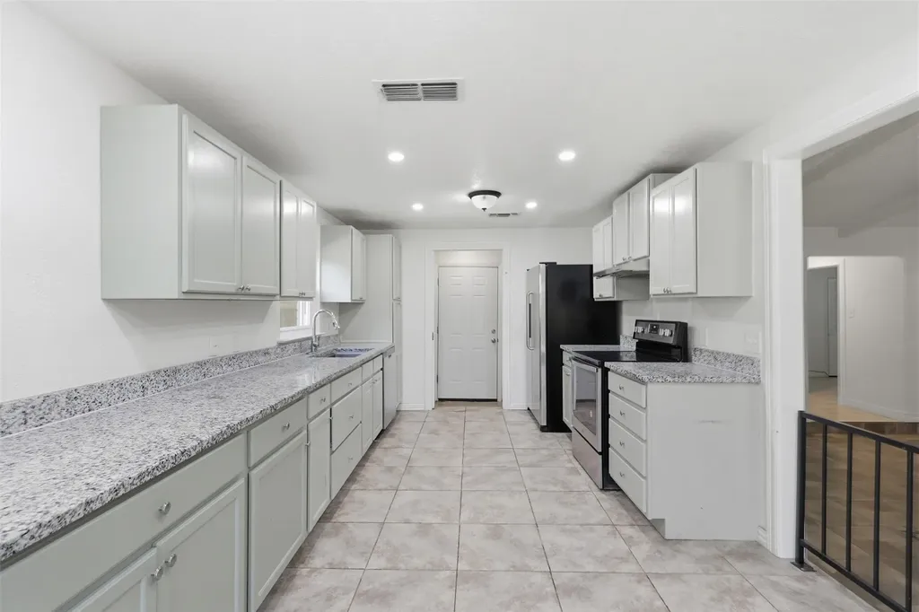 2400 York Minster Court Arlington TX 76006