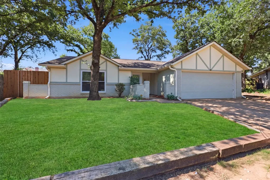 2400 York Minster Court Arlington TX 76006