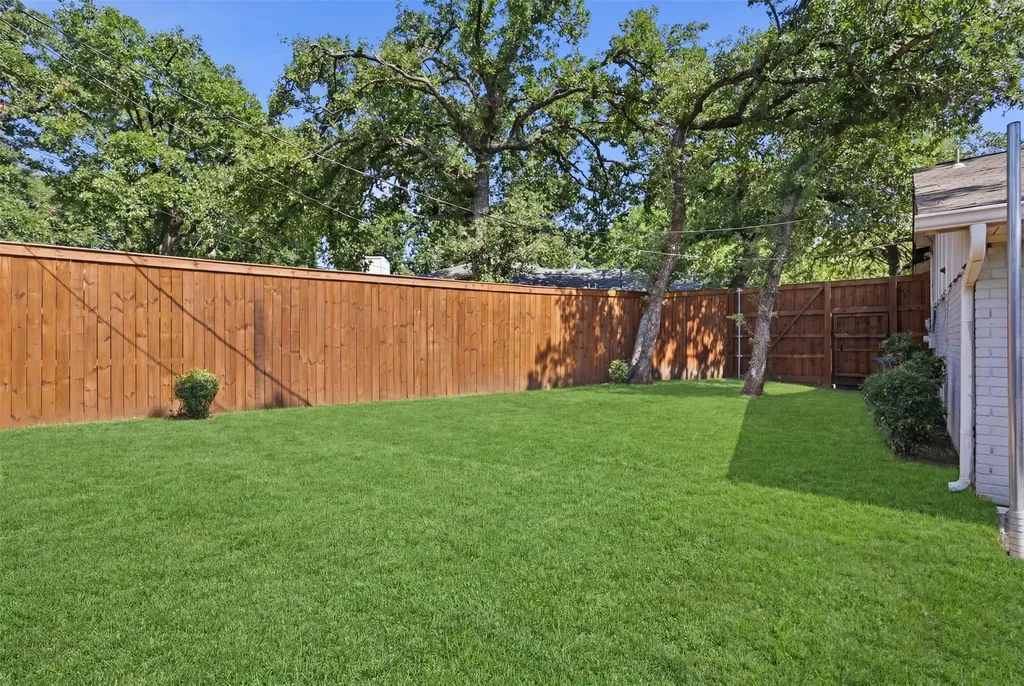 2400 York Minster Court Arlington TX 76006