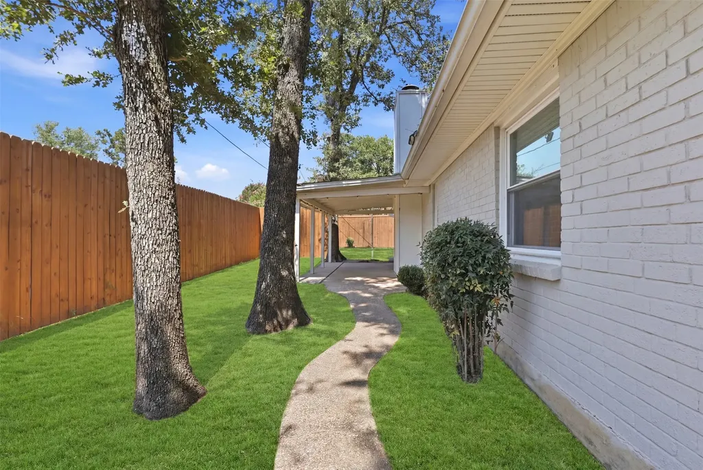 2400 York Minster Court Arlington TX 76006
