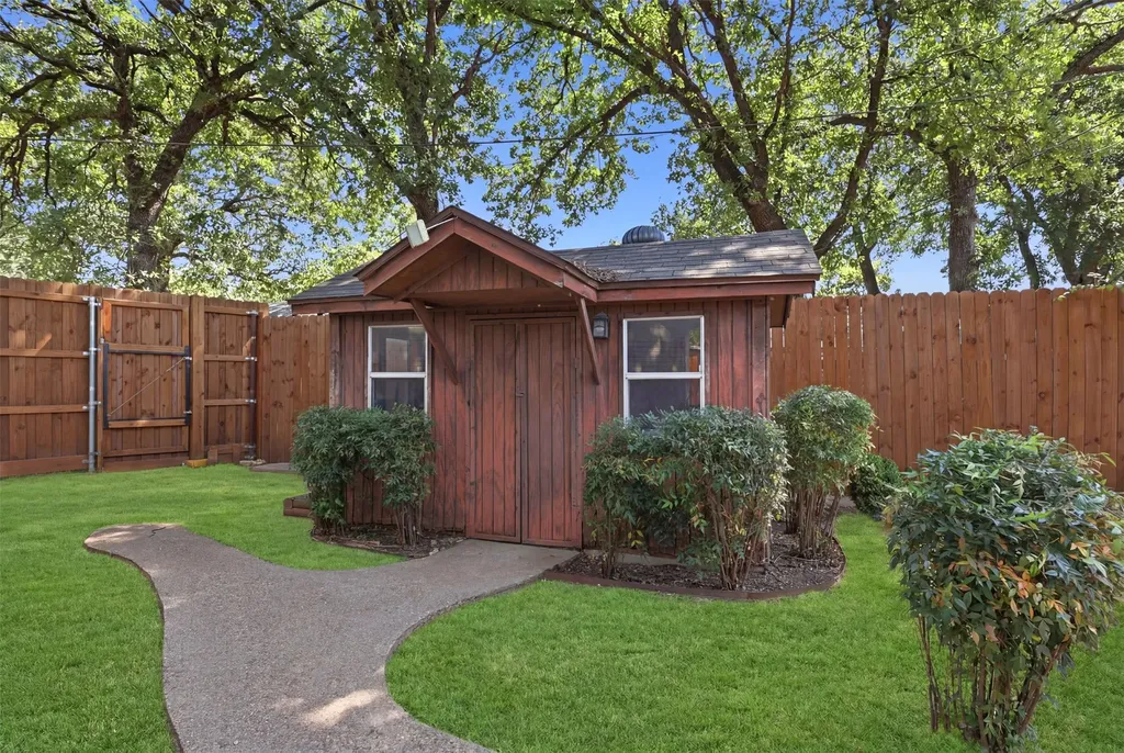 2400 York Minster Court Arlington TX 76006