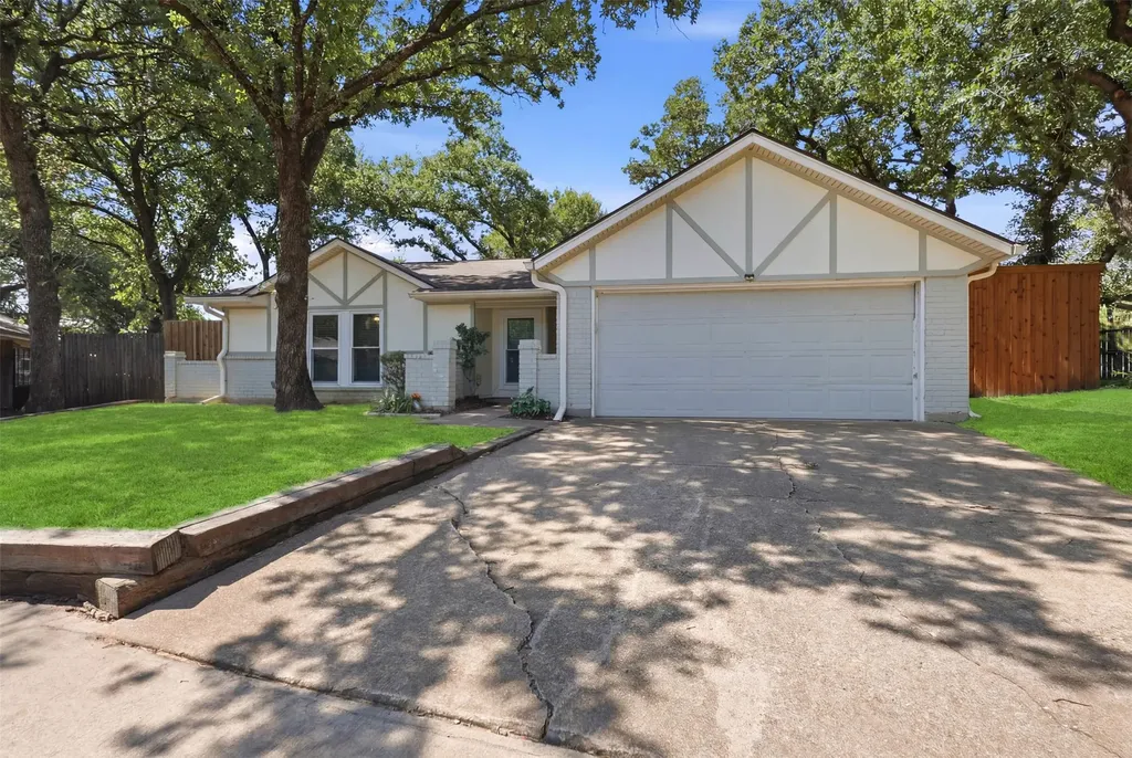 2400 York Minster Court Arlington TX 76006