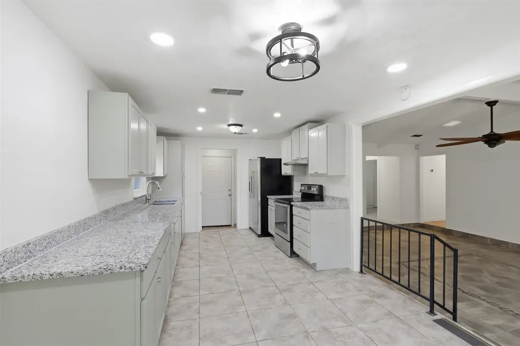2400 York Minster Court Arlington TX 76006