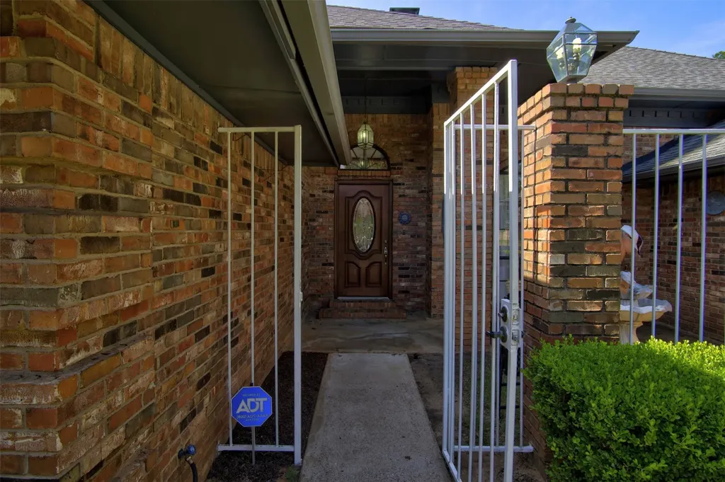 604 Gunnison Drive Arlington TX 76006