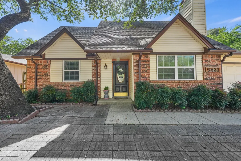 5431 Kings Manor Drive Lake Dallas TX 75065