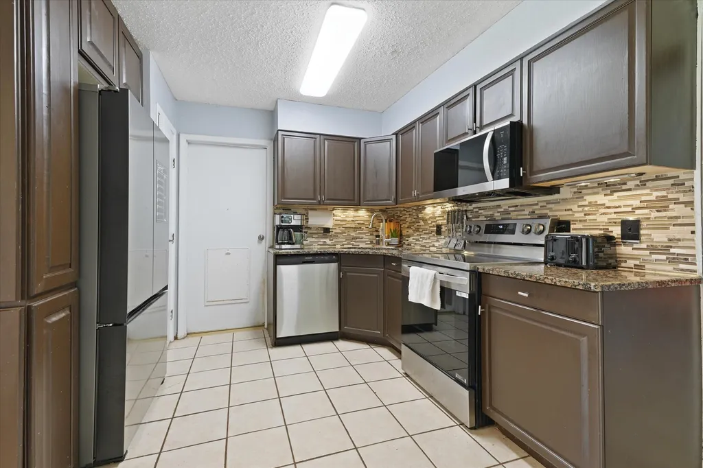 5431 Kings Manor Drive Lake Dallas TX 75065