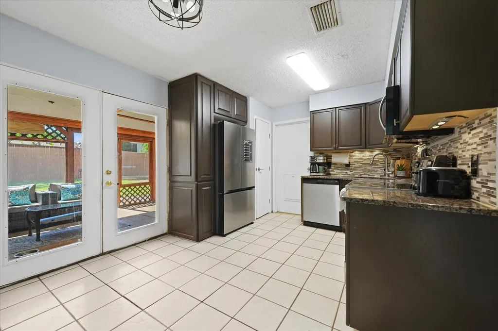 5431 Kings Manor Drive Lake Dallas TX 75065