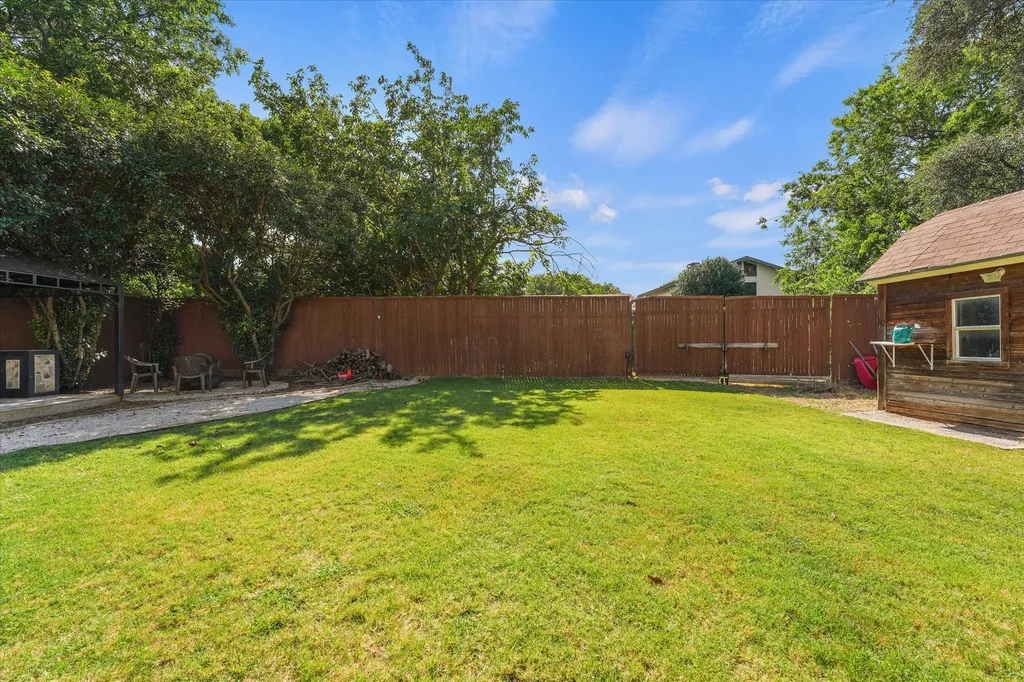 5431 Kings Manor Drive Lake Dallas TX 75065