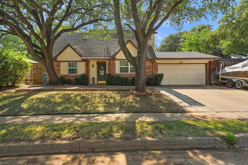 5431 Kings Manor Drive Lake Dallas TX 75065