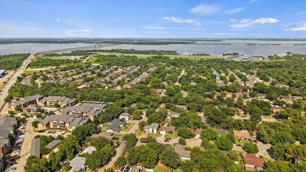 5431 Kings Manor Drive Lake Dallas TX 75065