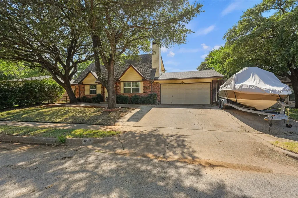 5431 Kings Manor Drive Lake Dallas TX 75065