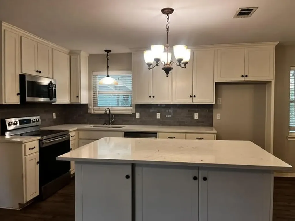 1110 Edgewood Ennis TX 75119