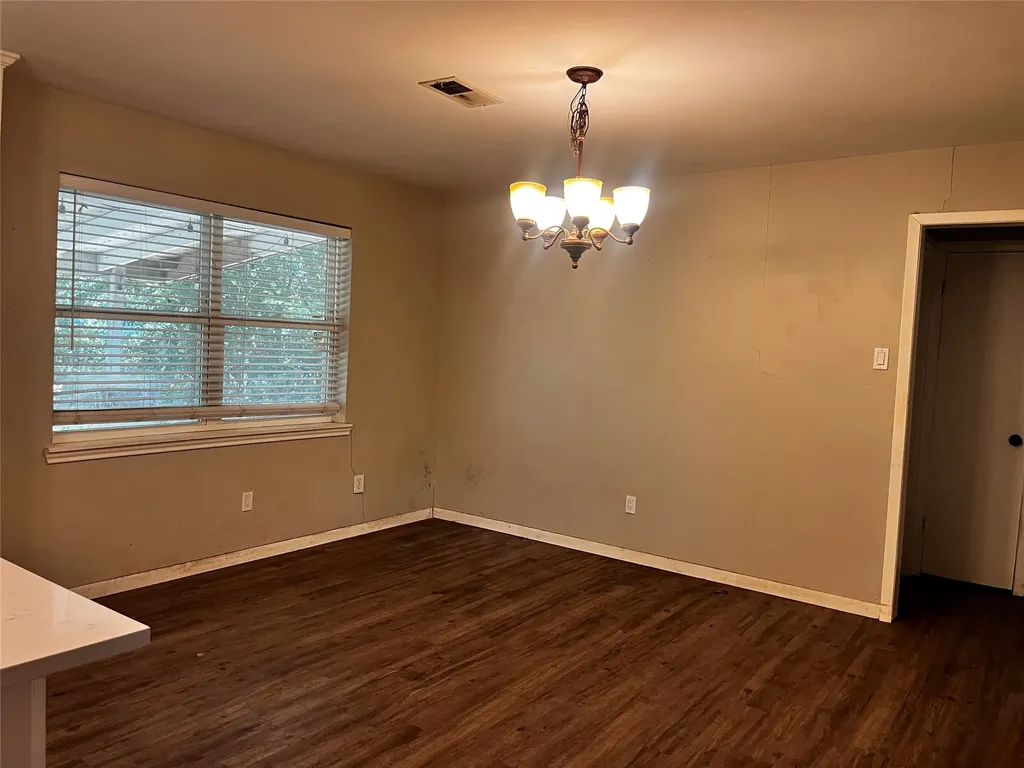 1110 Edgewood Ennis TX 75119
