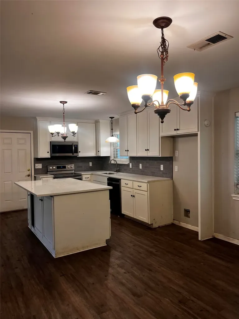 1110 Edgewood Ennis TX 75119