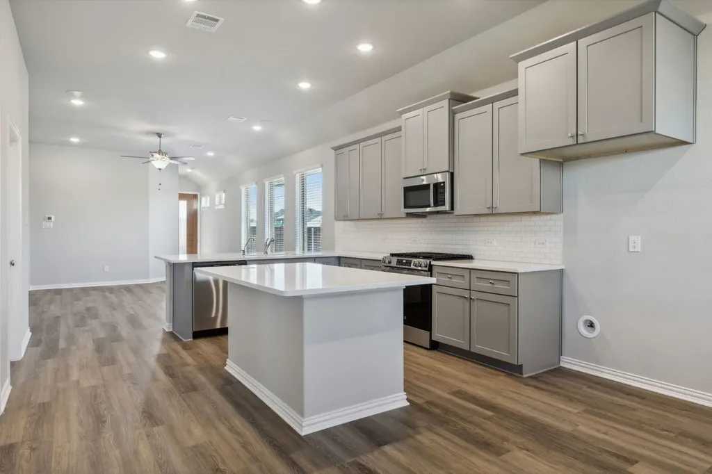 2005 Lone Oak Trail Mesquite TX 75181