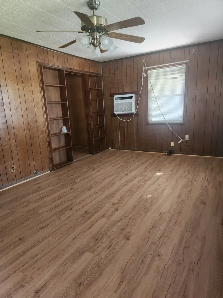 1307 N Mary Street Comanche TX 76442