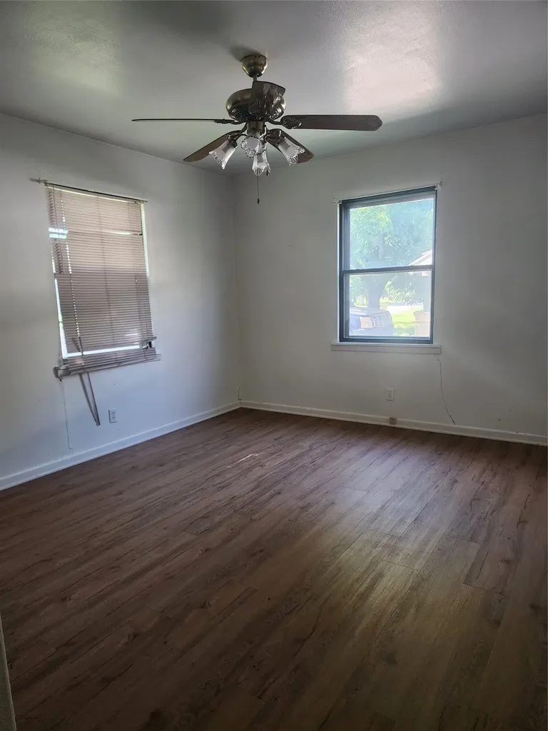 1307 N Mary Street Comanche TX 76442
