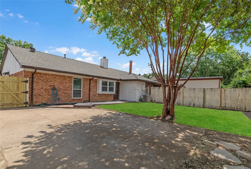 2429 Chestnut Way Bedford TX 76022