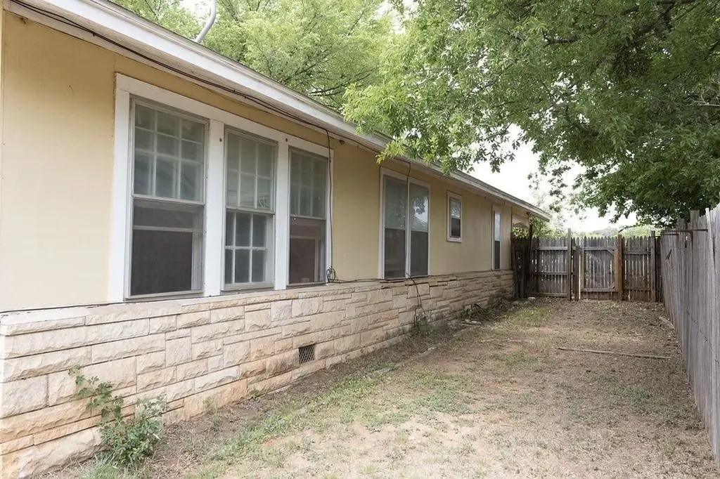 423 Elm Street Ranger TX 76470