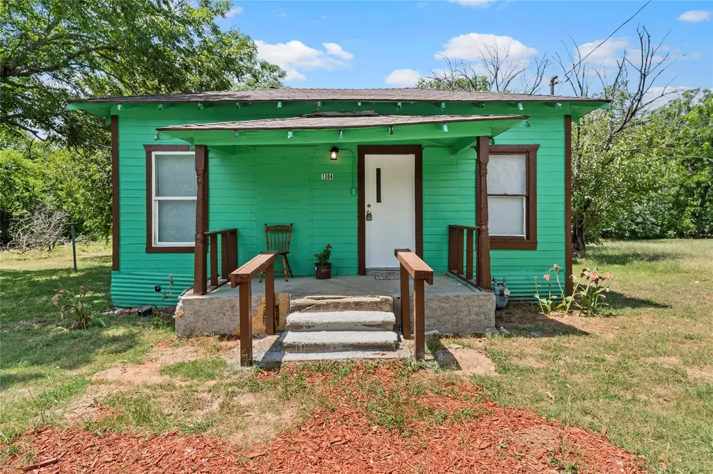 1304 E Clay Street Waco TX 76704