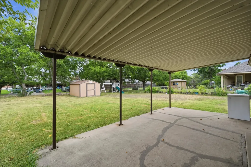1203 N Reagan Street West TX 76691