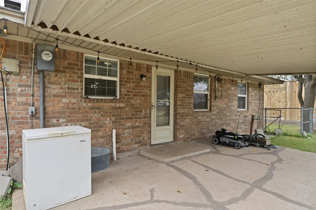1203 N Reagan Street West TX 76691