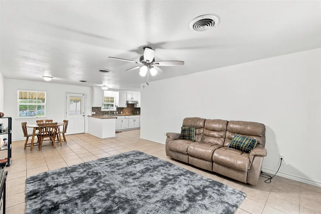 1203 N Reagan Street West TX 76691