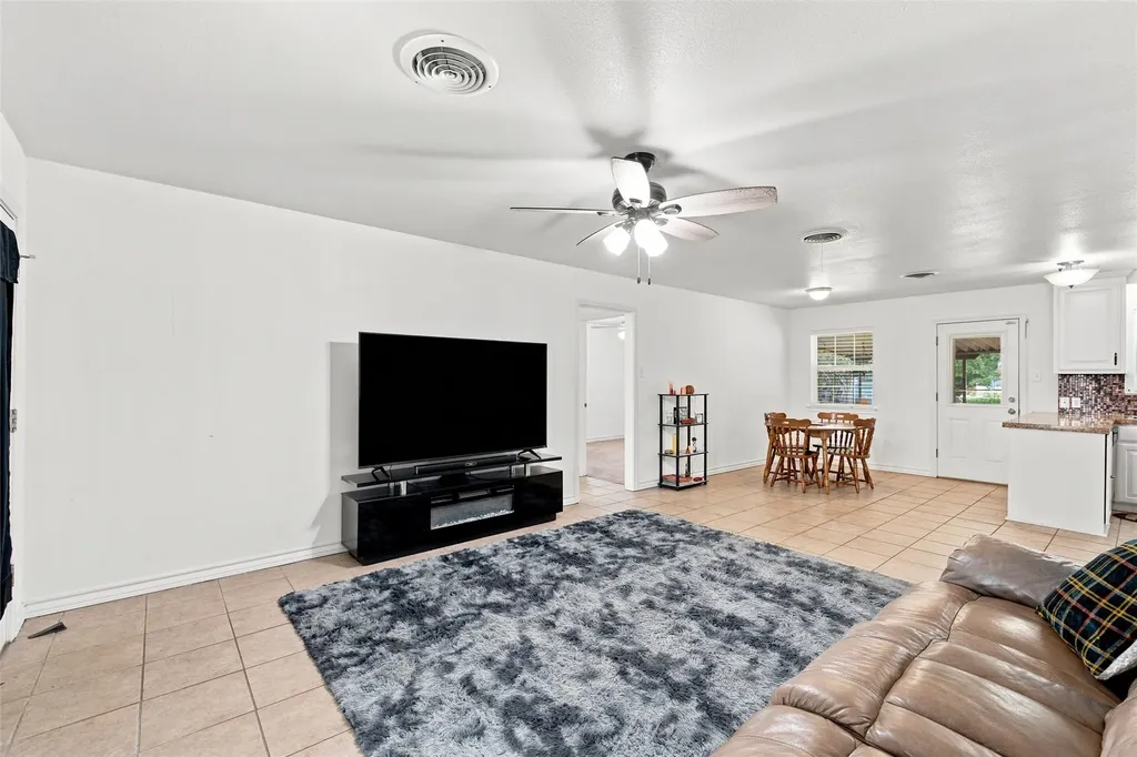 1203 N Reagan Street West TX 76691