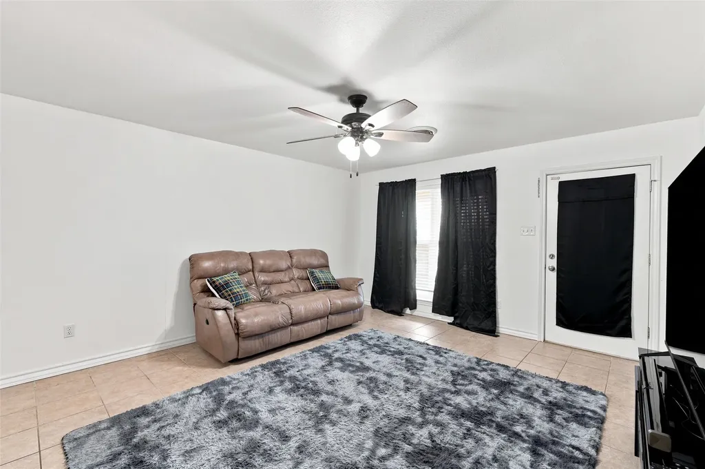 1203 N Reagan Street West TX 76691