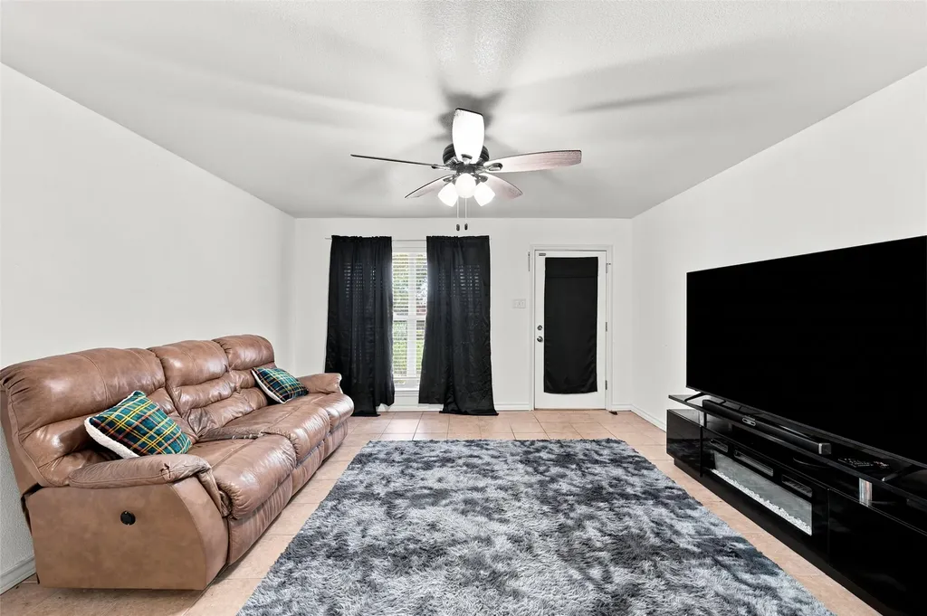 1203 N Reagan Street West TX 76691