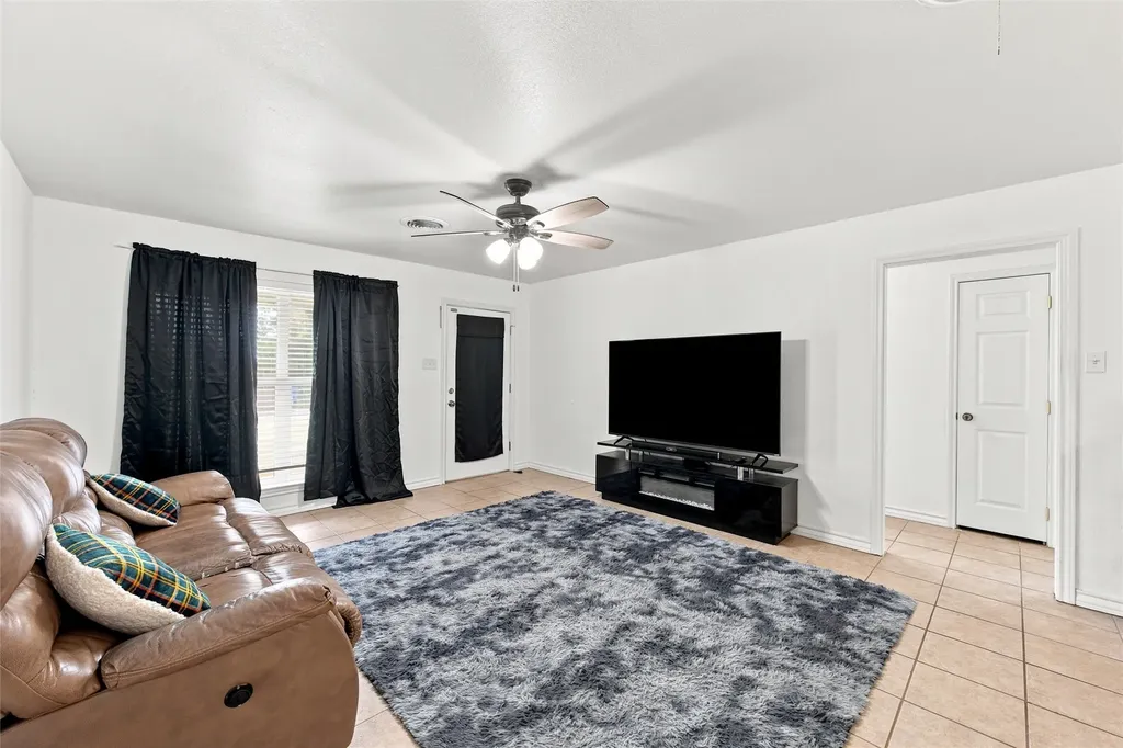 1203 N Reagan Street West TX 76691