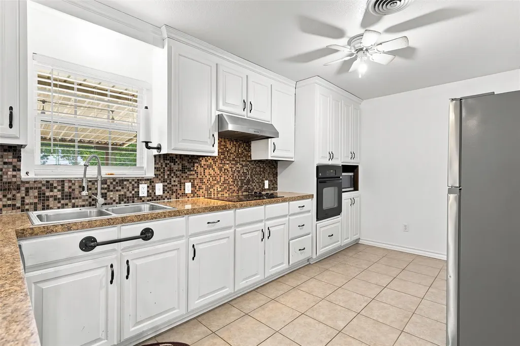 1203 N Reagan Street West TX 76691