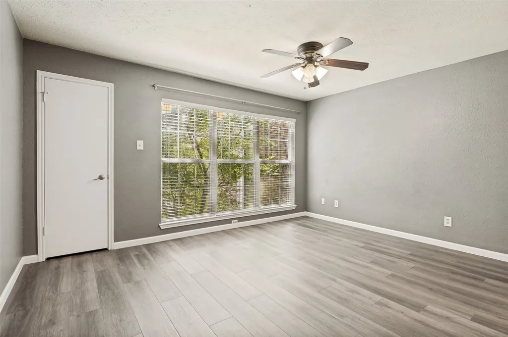 2535 Wedglea Drive Dallas TX 75211