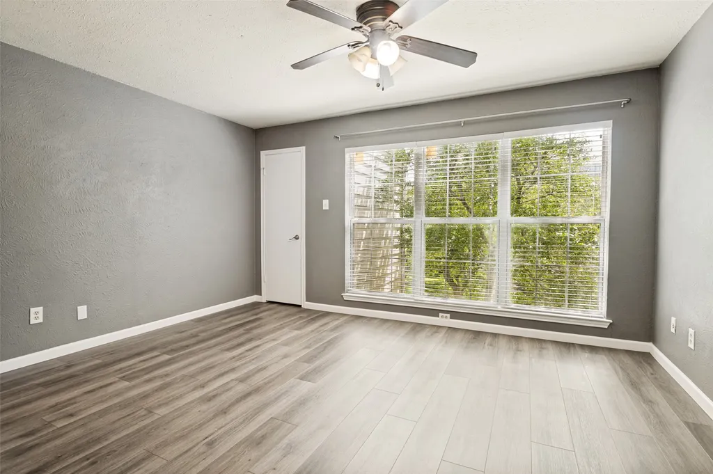 2535 Wedglea Drive Dallas TX 75211