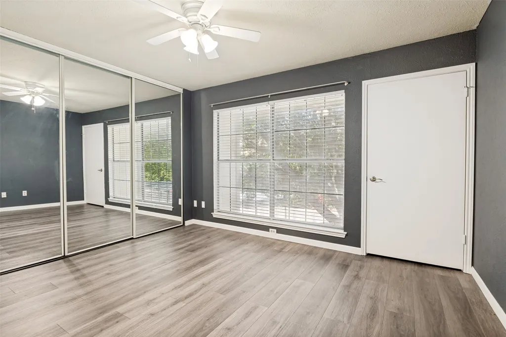 2535 Wedglea Drive Dallas TX 75211