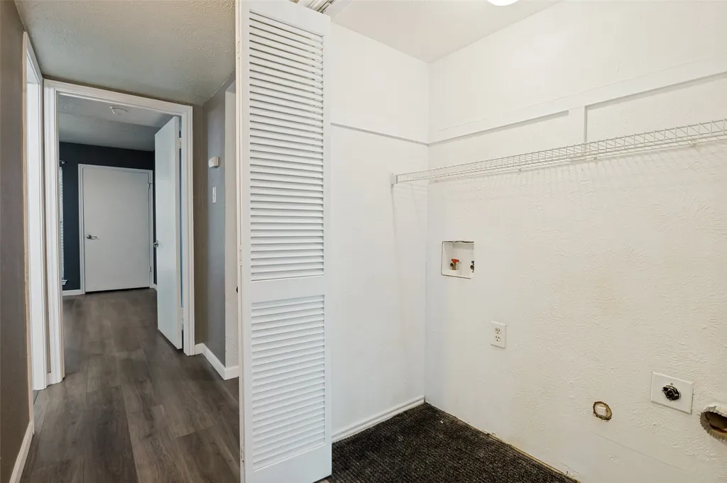 2535 Wedglea Drive Dallas TX 75211