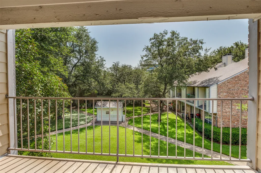 2535 Wedglea Drive Dallas TX 75211