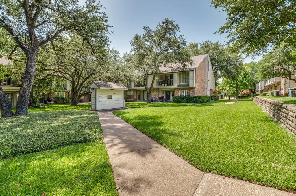 2535 Wedglea Drive Dallas TX 75211