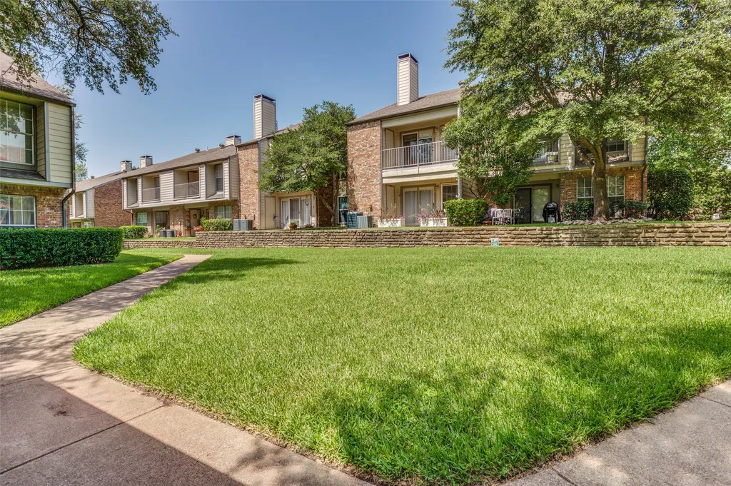 2535 Wedglea Drive Dallas TX 75211
