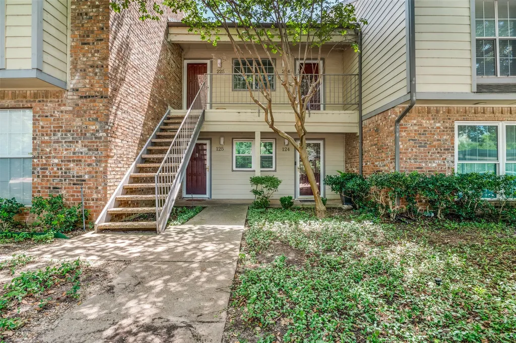 2535 Wedglea Drive Dallas TX 75211